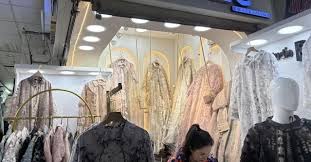 Fenomena 'Rentgen' atau Nyewa Baju di 2026: Antara Solusi Hemat atau Gaya Hidup Palsu?