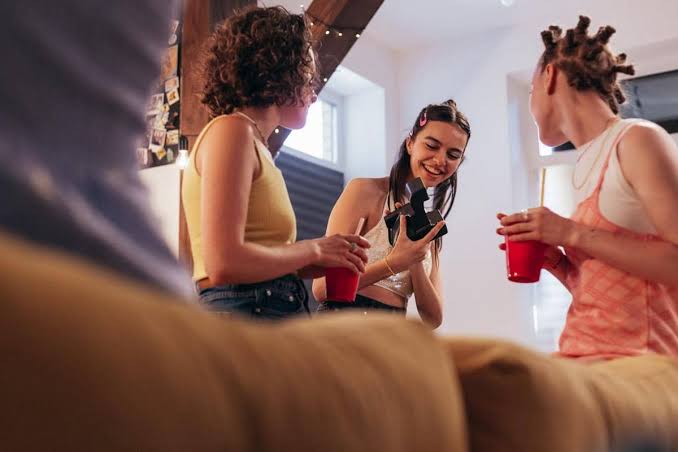 Digital Detox 2026: 7 Kebiasaan Lifestyle yang Mulai Ditinggalkan Gen Z demi Hidup Lebih Tenang